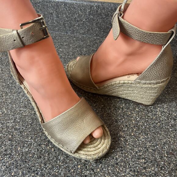 Vince Camuto Sandals Womens 6M Gold Leather Ankle Strap Peep Toe Espadrille Shoe - Picture 1 of 12
